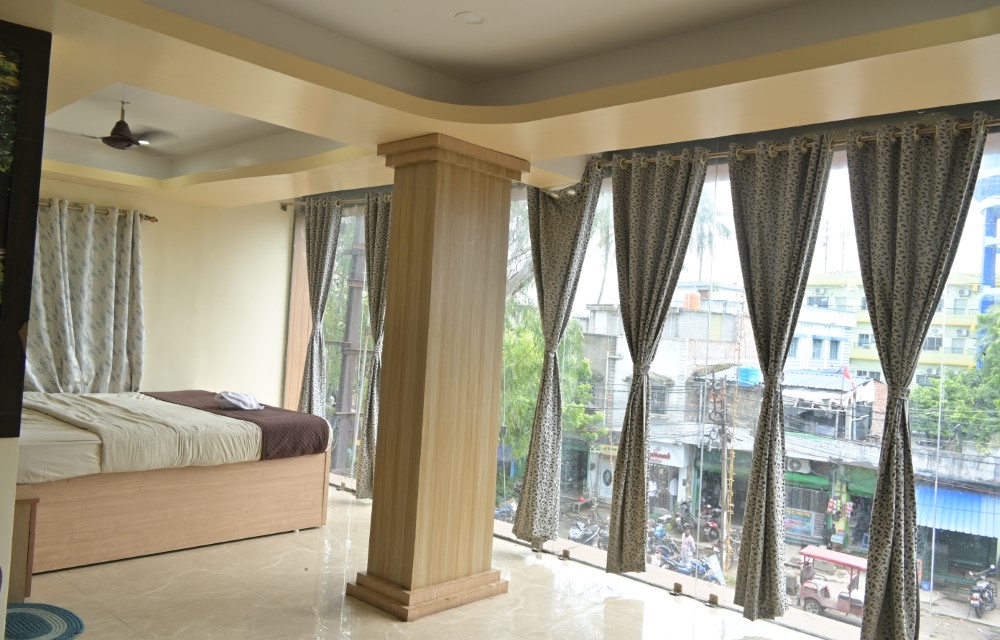 Transforming Hospitality Through Technology: How Smart Hotels Enhance Guest Experiences